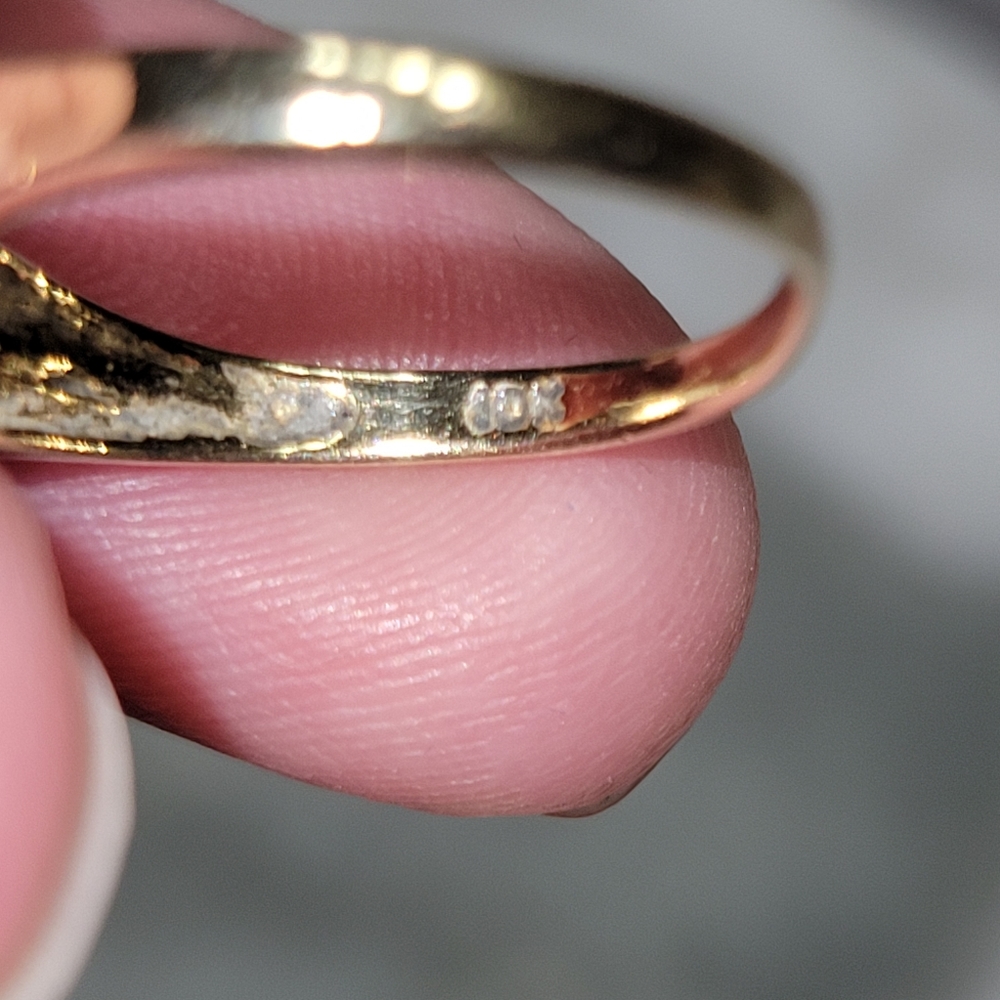 10k gold 1/4 carat ring